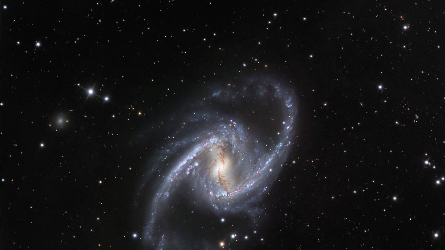 Спиральные ветви галактики. Галактика NGC 1365. Галактика NGC 2608. Спиральная Галактика с перемычкой. Спиральные Галактики с баром.