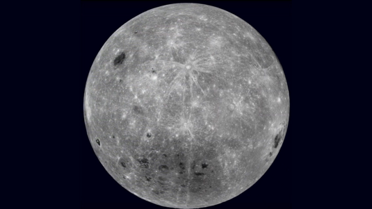 Die Rückseite des Mondes | Bildquelle: NASA/Goddard Space Flight Center/Arizona State University Zerklüftete und stark strukturierte Oberfläche des Mondes